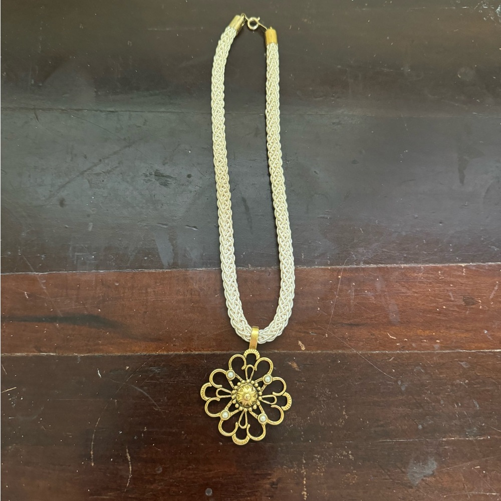 Womens Necklace Floral Pendent White And Gold